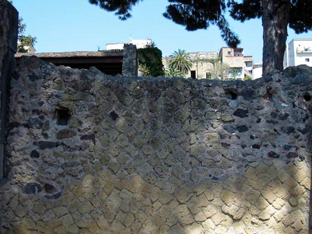 V.34, Herculaneum. May 2003. North wall of shop. Photo courtesy of Nicolas Monteix.